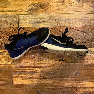 Boys nike tennis shoes🦎